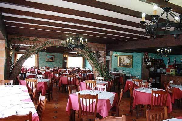 Hotel Restaurante La Parra La Franca Bagian luar foto