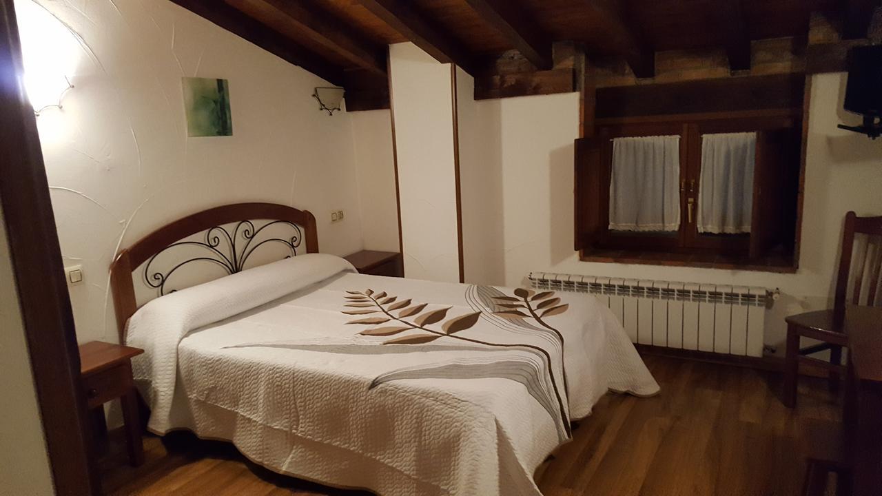 Hotel Restaurante La Parra La Franca Bagian luar foto